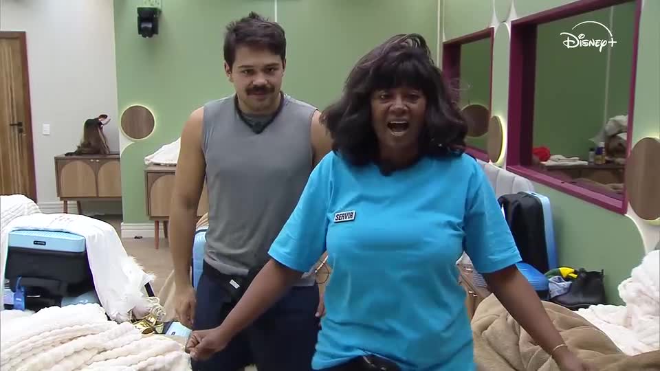 Sheila ensina dança para Matheus na Casa do Patrão