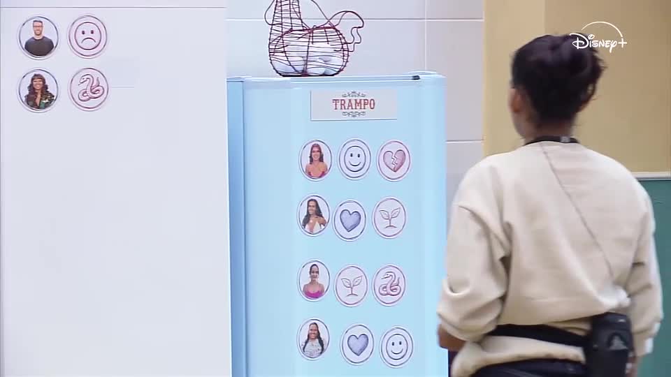 Morena se classifica como ‘planta’ no ímã da geladeira do Trampo | Casa do Patrão