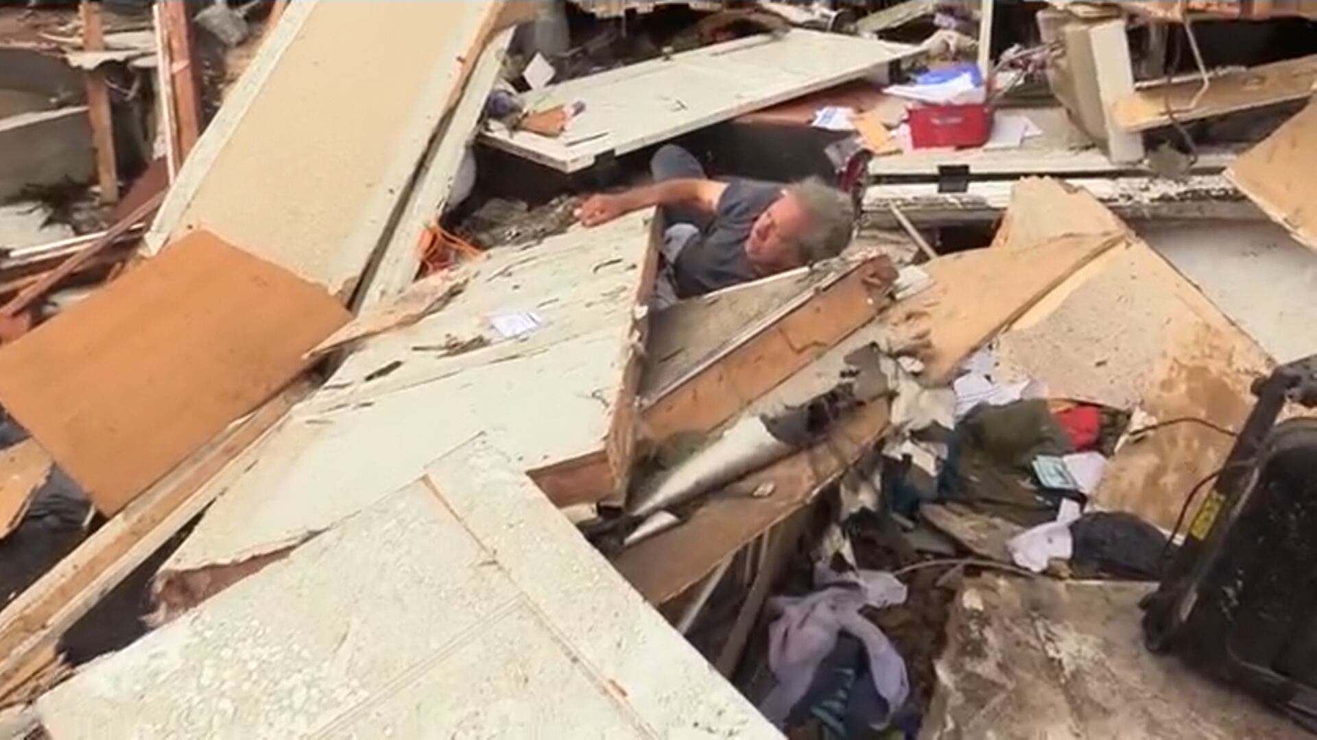 Tornado destrói parte de bairro no estado de Illinois, nos EUA