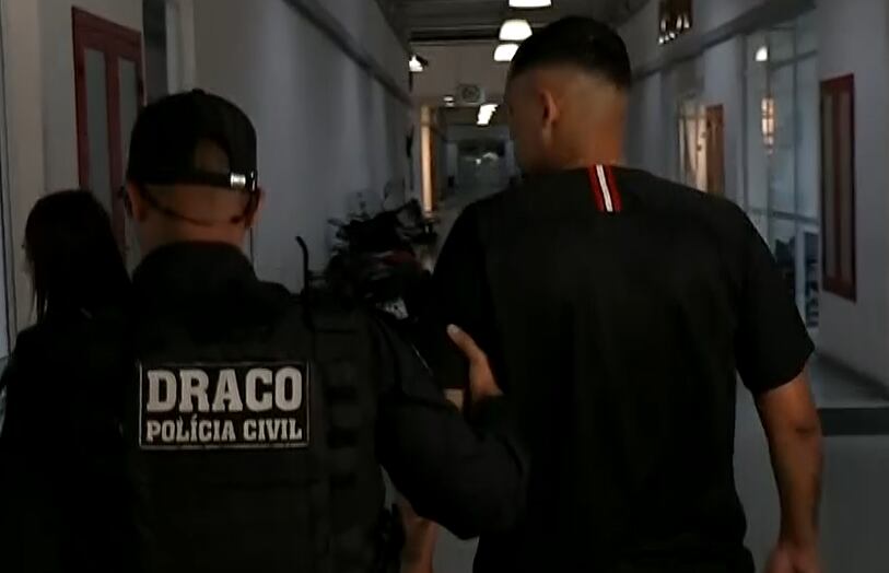 Operação contra traficantes do TCP que expulsam moradores faz prisões e apreensões no Rio
