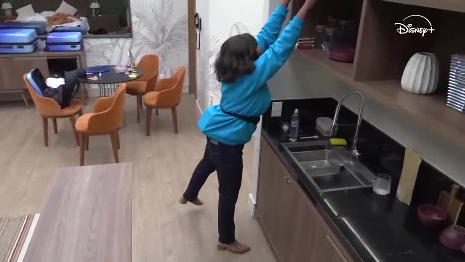 Sheila esconde pertences e biscoito de Vivão para punir o rival | Casa do Patrão