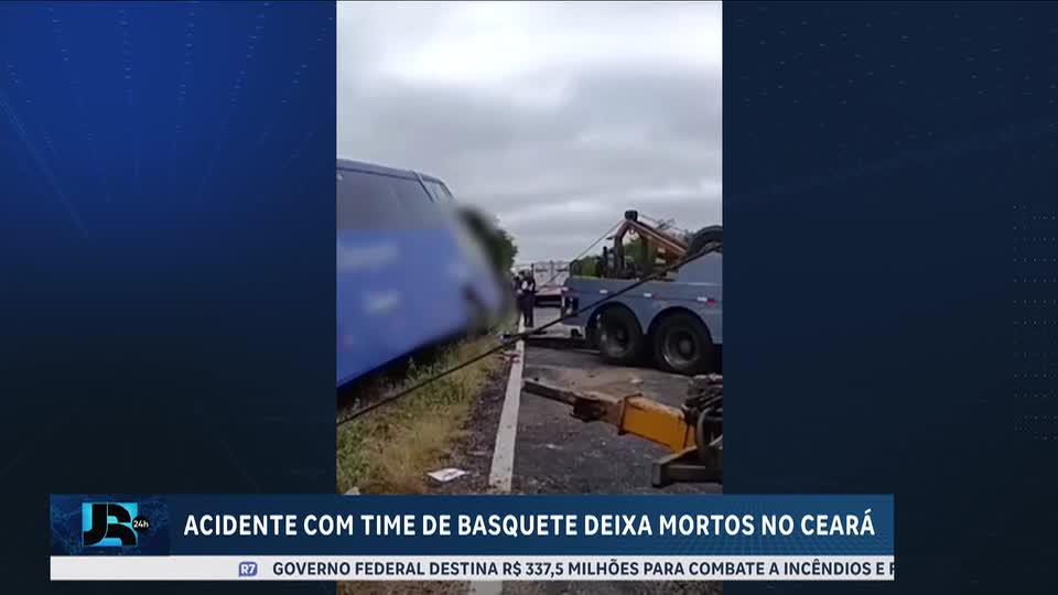 Ônibus com time de basquete capota em estrada no interior do Ceará e deixa mortos e feridos