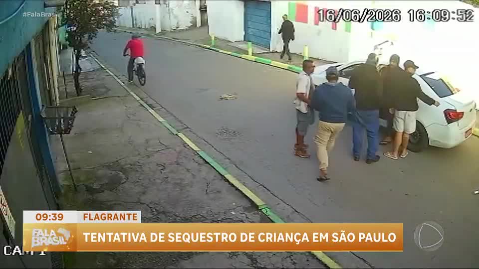 Câmeras registram tentativa de sequestro, impedida por moradores e taxista