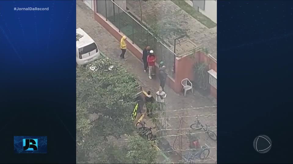 Polícia fecha ponto de venda de drogas em frente a shopping de luxo em SP