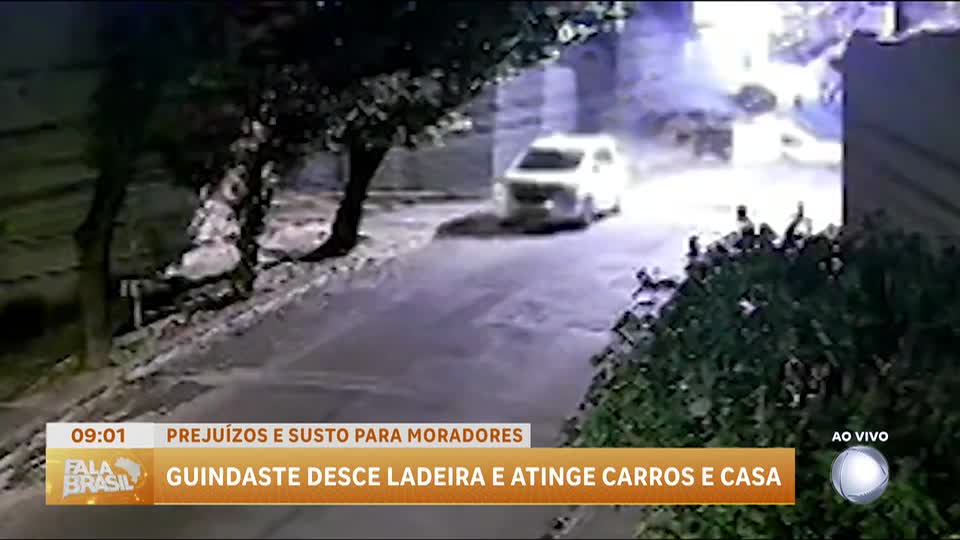Vídeo: guindaste desgovernado atinge carros e casa em Belo Horizonte (MG)