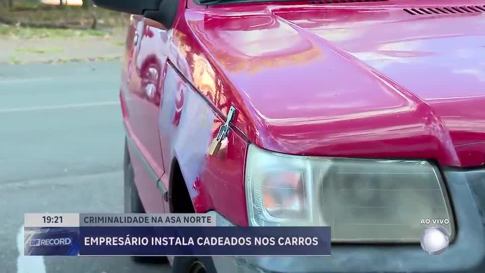 Empresário instala cadeados em capôs de carros para tentar evitar furtos na Asa Norte (DF)