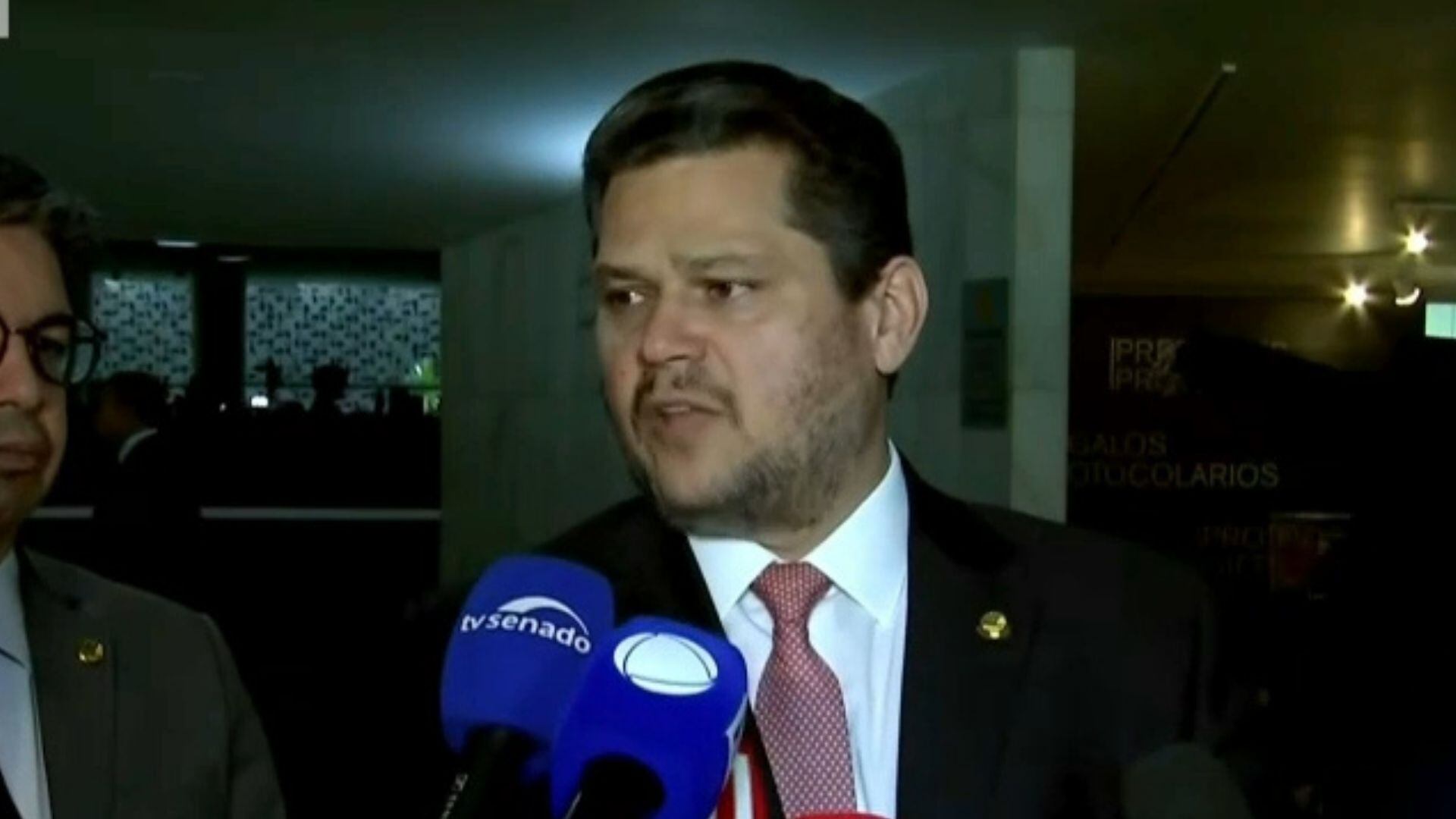 Davi Alcolumbre concede entrevista coletiva