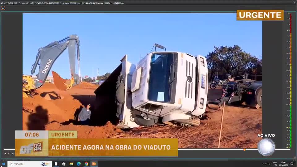 Acidente em Planaltina (GO): caminhão cai em buraco durante obras