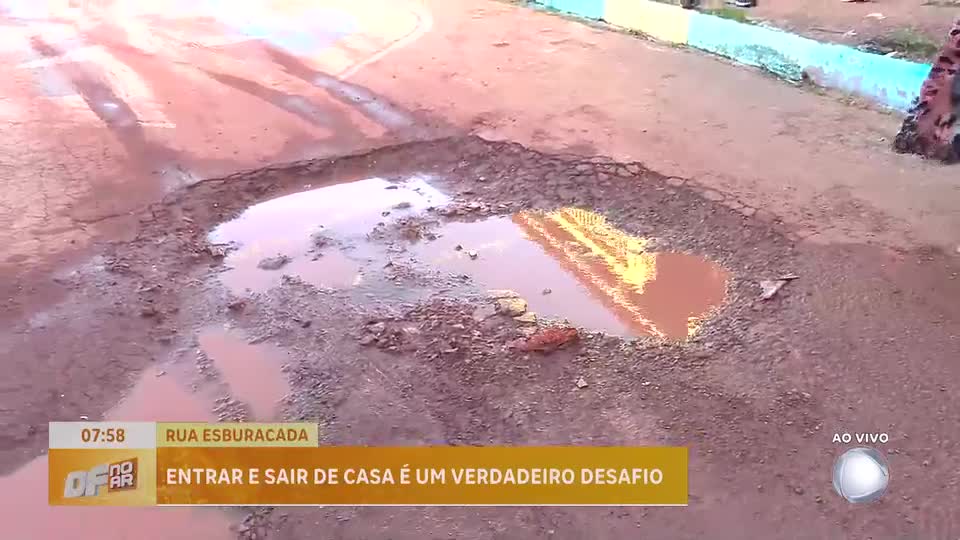 Moradores de Samambaia (DF) sofrem com lama e buracos