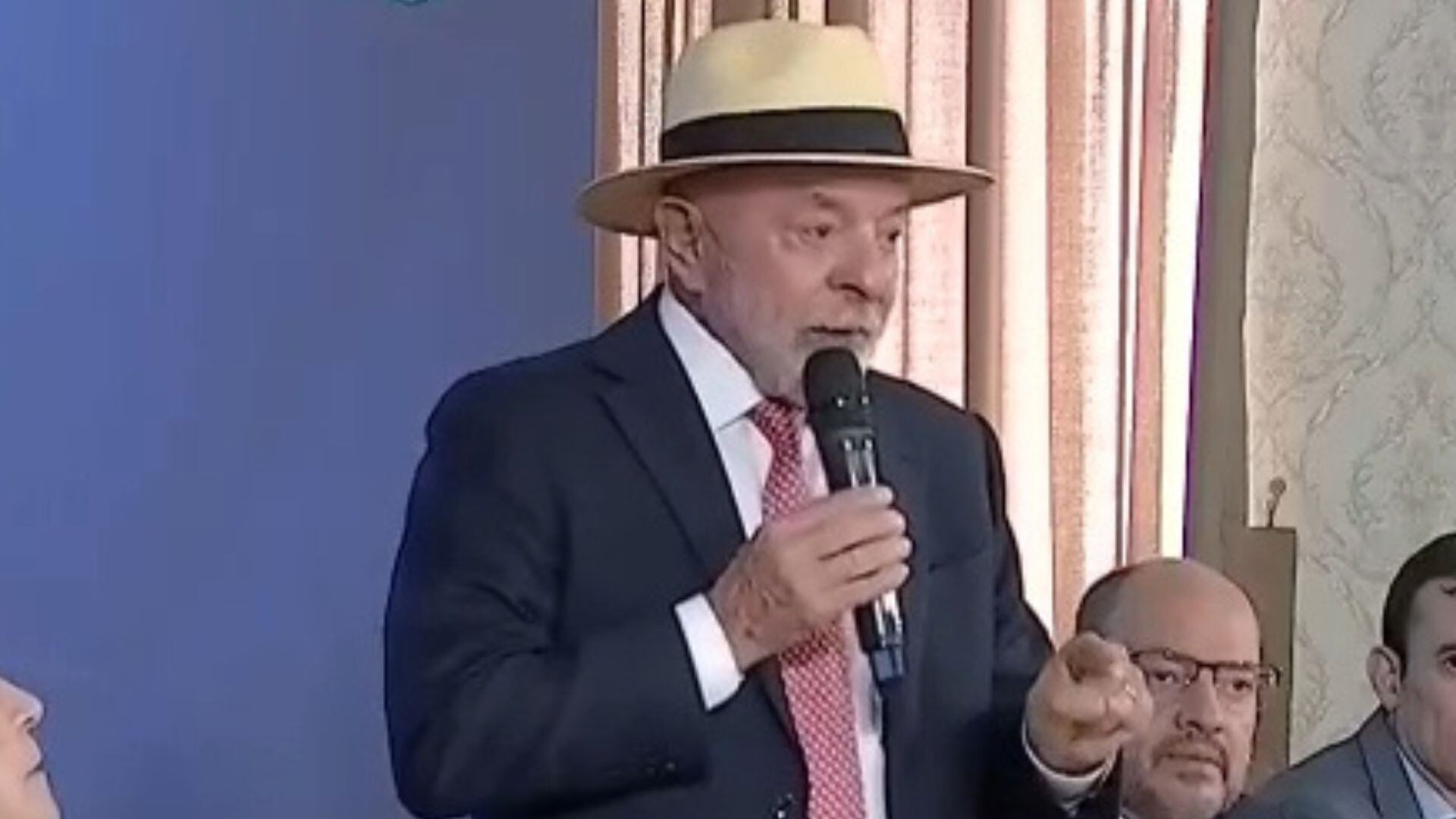Lula assina adesão do RJ ao Propag e anuncia investimentos