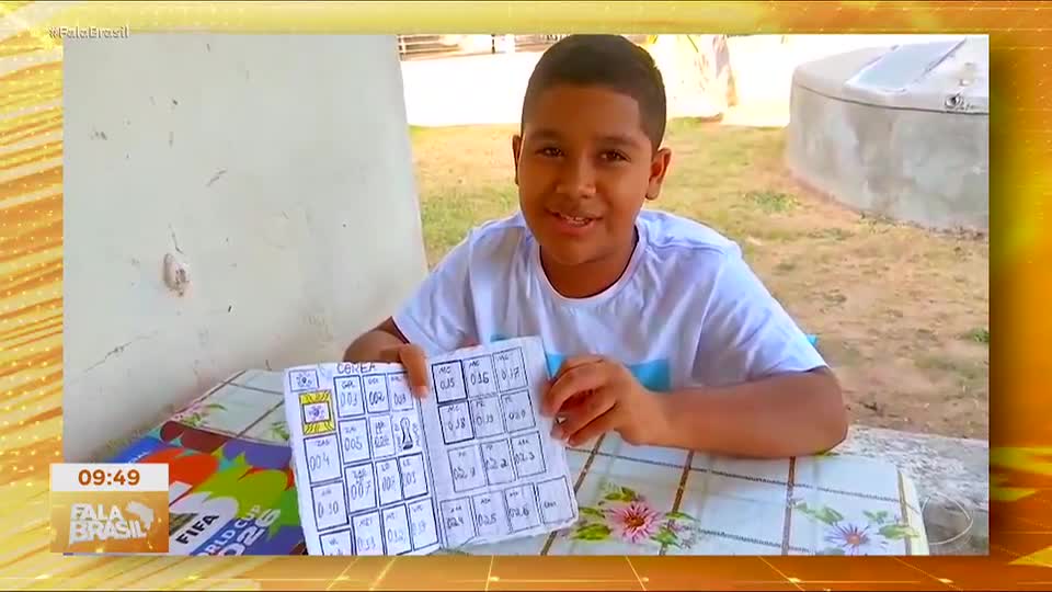 Menino da Paraíba cria seu próprio álbum da Copa do Mundo e conquista a internet