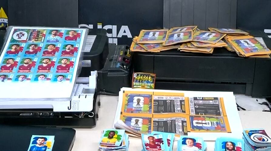Polícia investiga comercialização clandestina de falsas figurinhas da Copa, no Rio