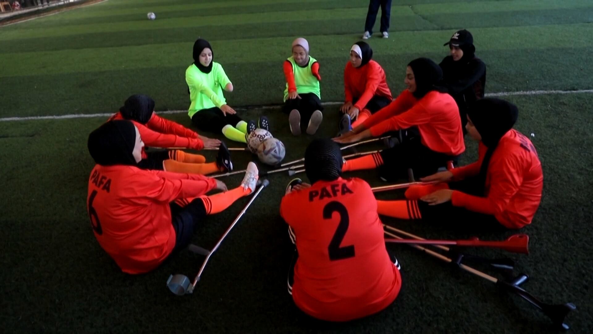 Mulheres na Faixa de Gaza usam futebol como recuperação