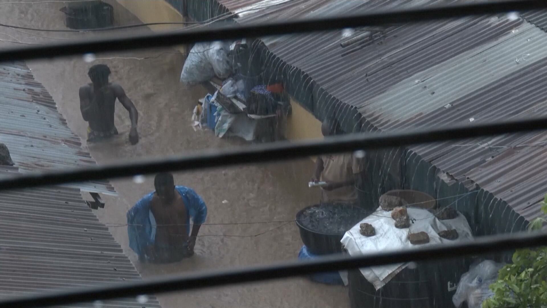 Enchentes matam pelo menos 12 pessoas em Gana