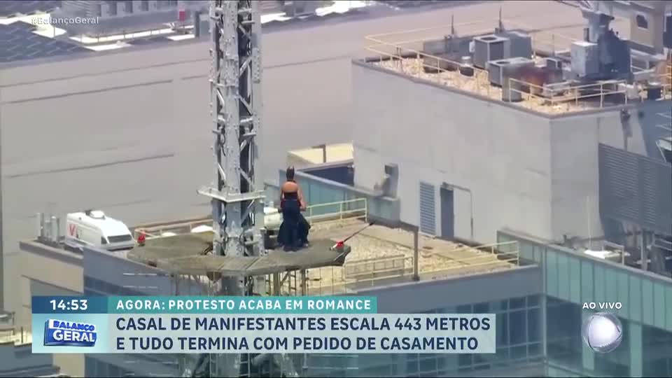 Amor em Nova York: manifestantes escalam Empire State Building em protesto inusitado