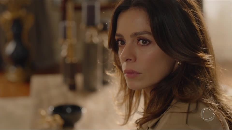 Karsu encontra Ayça na casa de Bora usando somente a camisa do chefe | Coração de Mãe