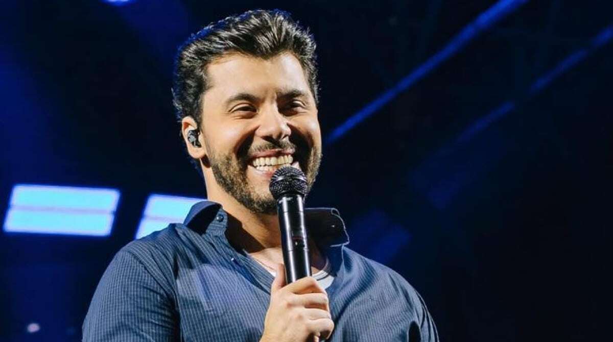 Humildade pura! Murilo Huff surpreende e faz show gratuito em boteco no Ceará
