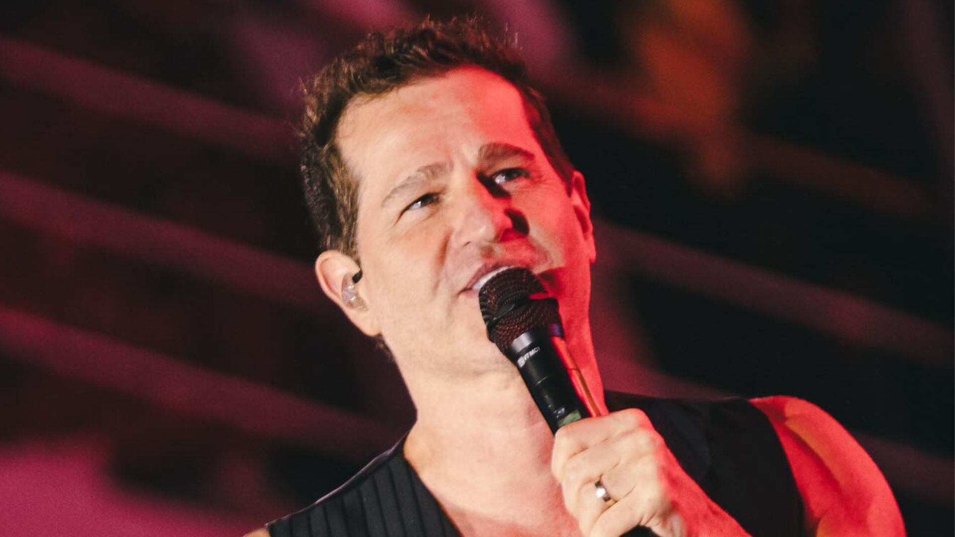 Ex-vocalista do Dominó revela que perdeu tudo após deixar grupo: 'Cuspi no prato'