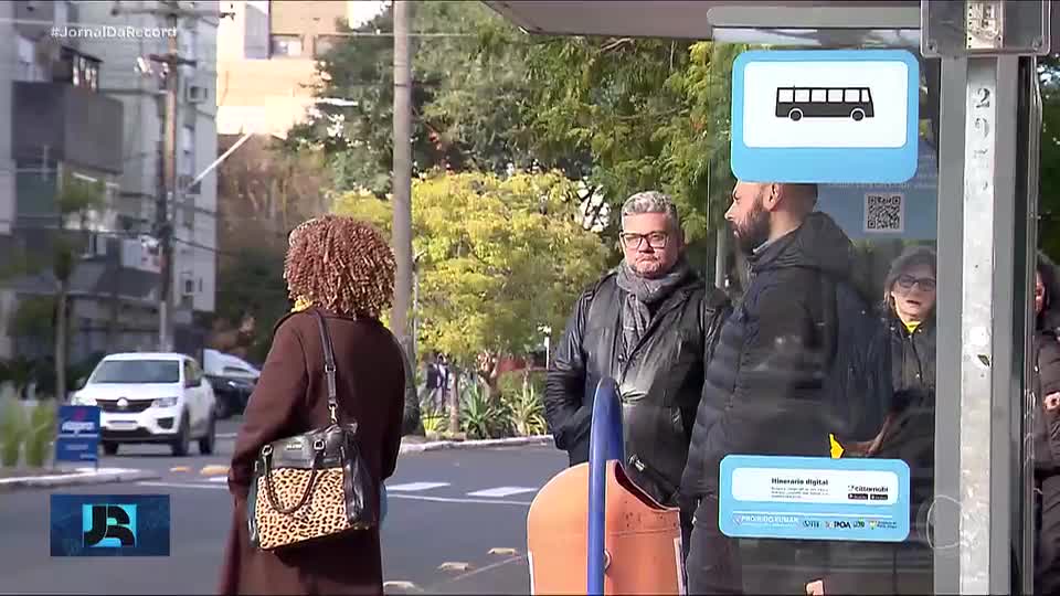 Frente fria avança pelo país e derruba temperaturas na região Sul