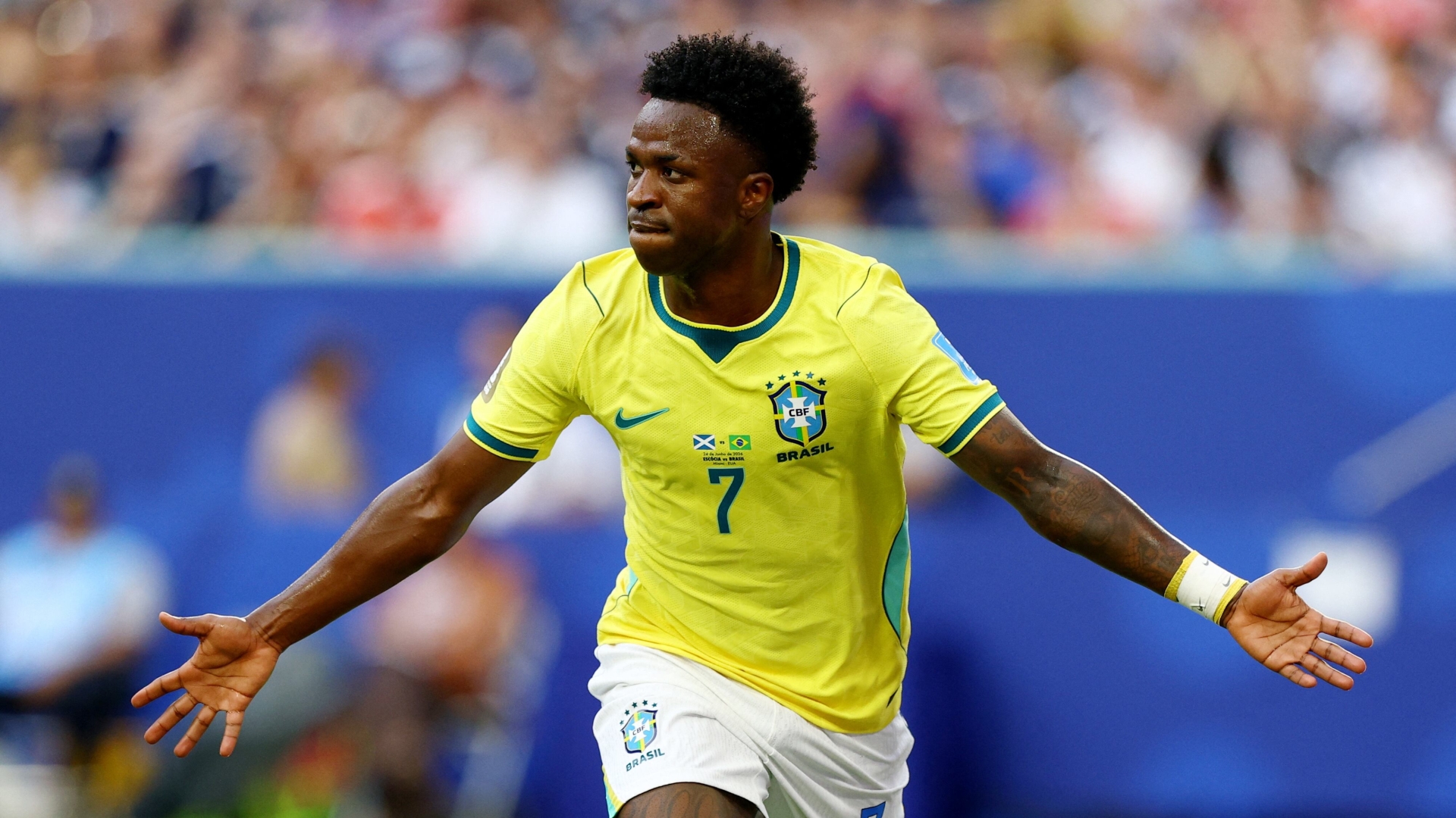 Astros do futebol dominam ranking de seguidores nas redes sociais