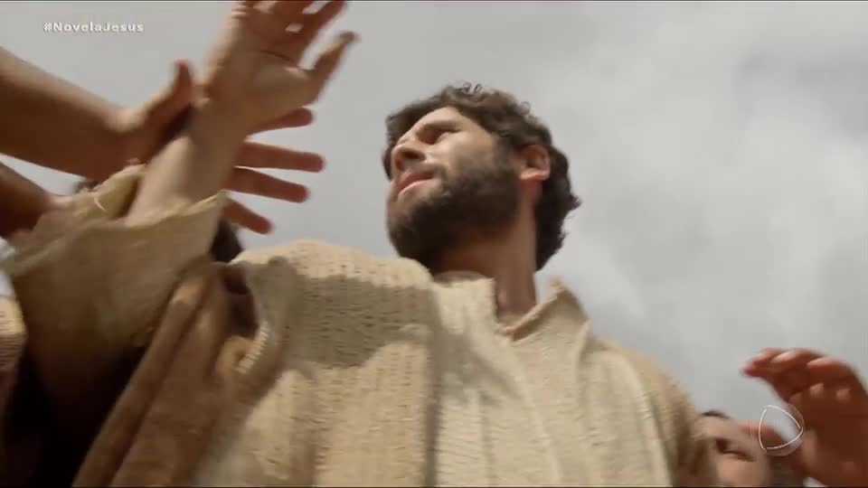 Messias é cercado pela multidão após curar homem com lepra | Jesus