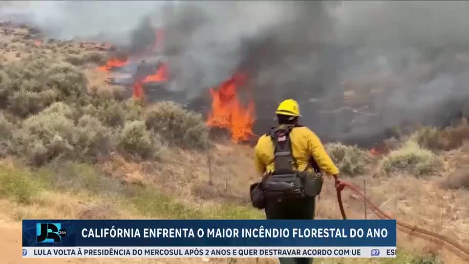 Califórnia enfrenta maior incêndio florestal do ano