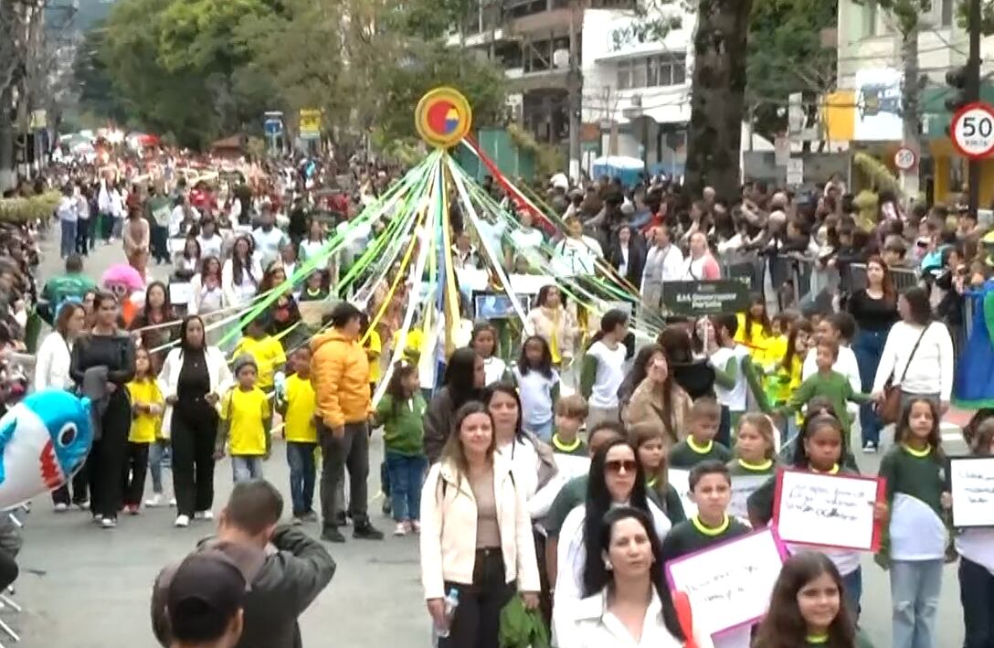 Teresópolis comemora 135 anos com desfiles no centro