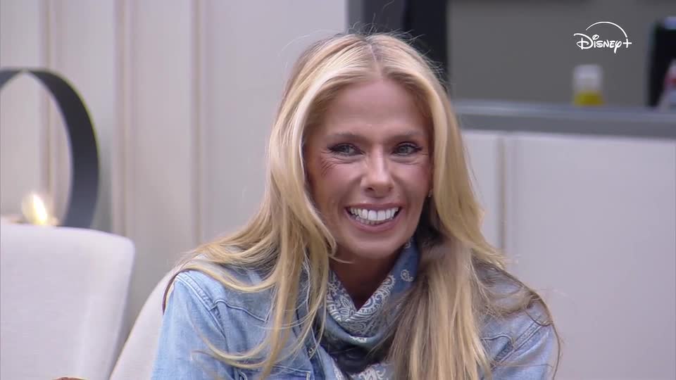 Adriane Galisteu questiona o que os moradores vão sentir falta na Casa do Patrão