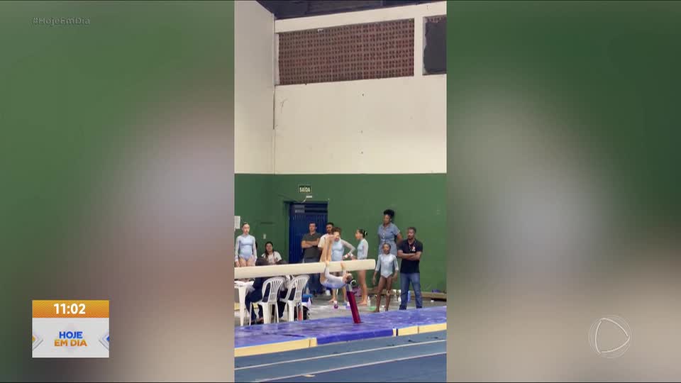 Ginasta de 10 anos impressiona ao superar queda durante competição