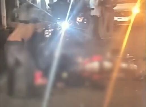 Mototaxista morre e outro fica ferido após baterem de frente com van na avenida Niemeyer, no Rio