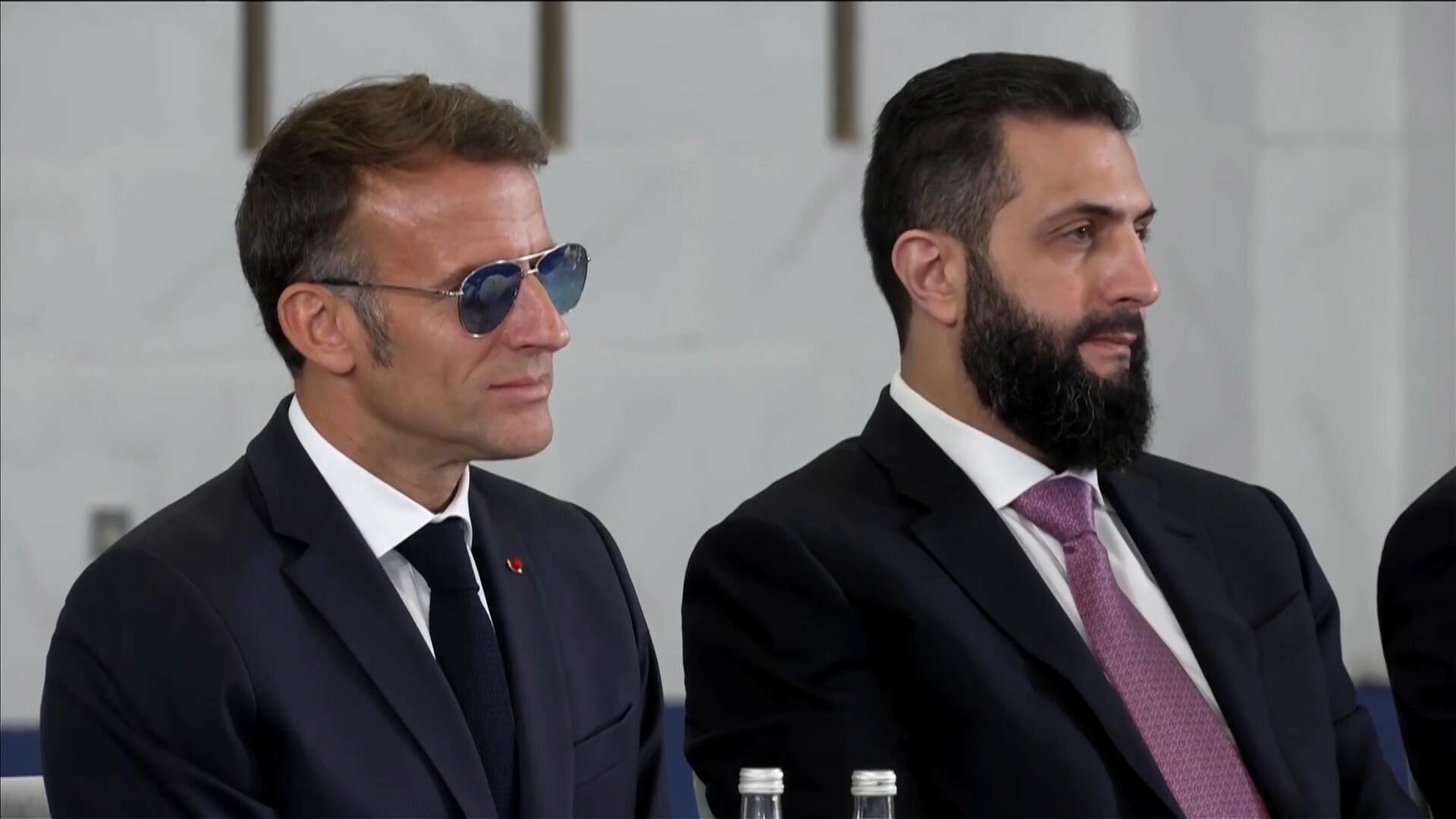 Presidente francês faz visita de Estado histórica à Síria