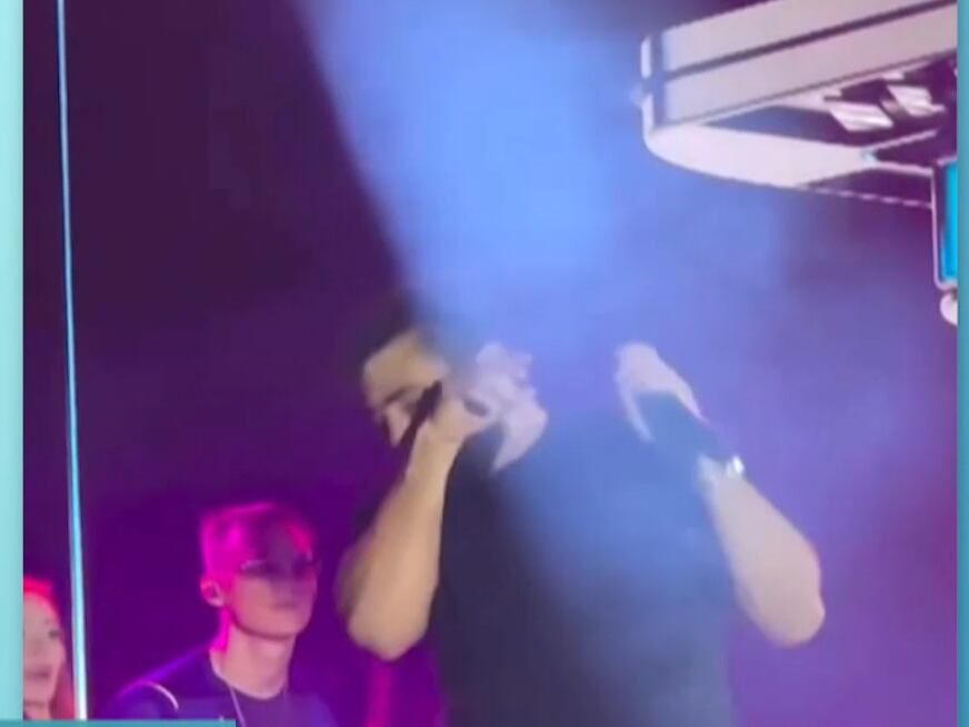 Henrique, da dupla com Juliano, é atingido por objeto jogado por fã durante show