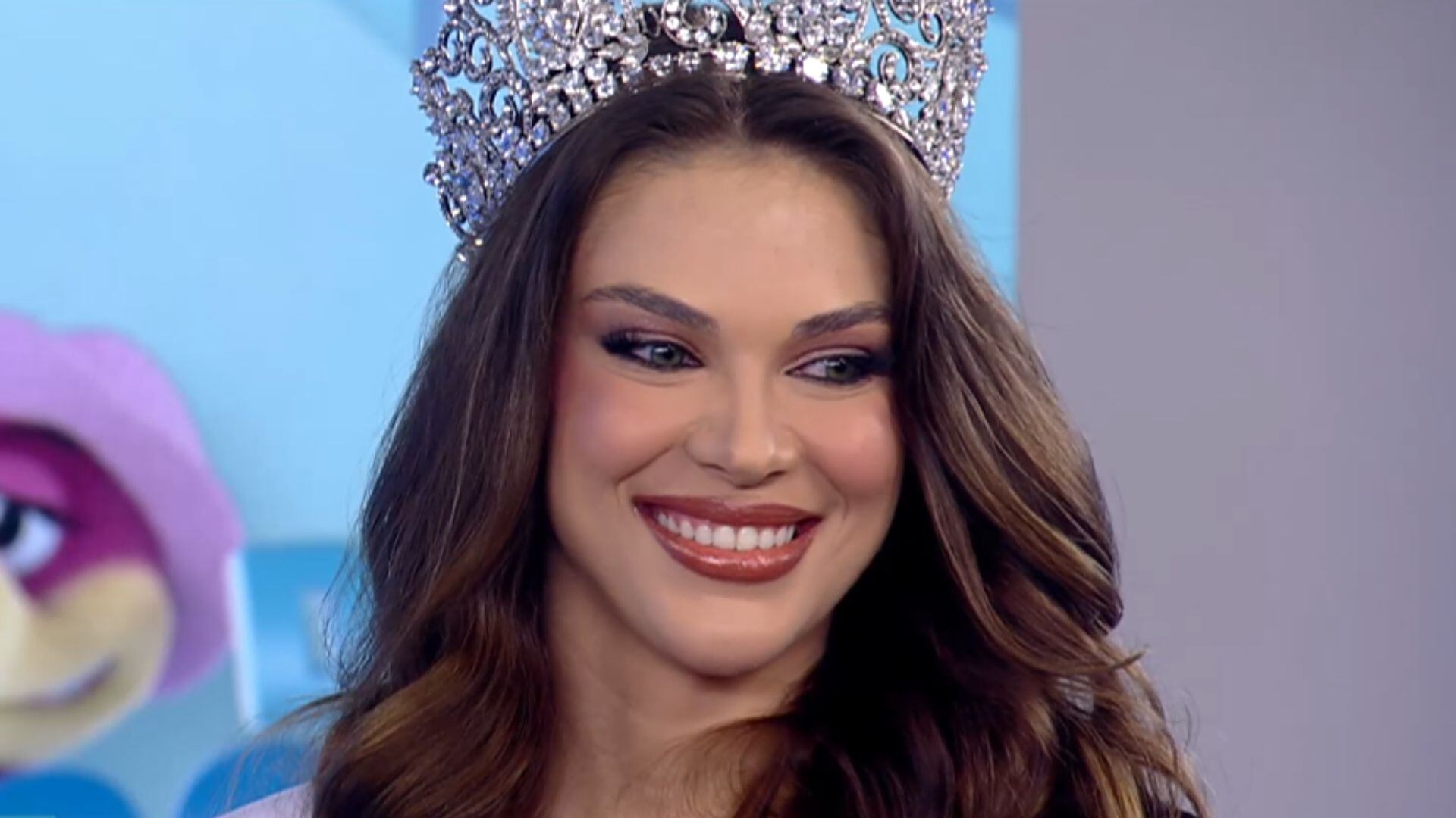 Miss Universe São Paulo visita A Hora da Venenosa e fala sobre sonho de conquistar a coroa