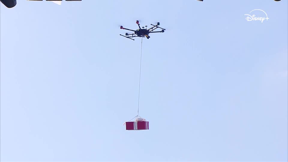 Moradores recebem visita de drone misterioso da MultiGrip | Casa do Patrão