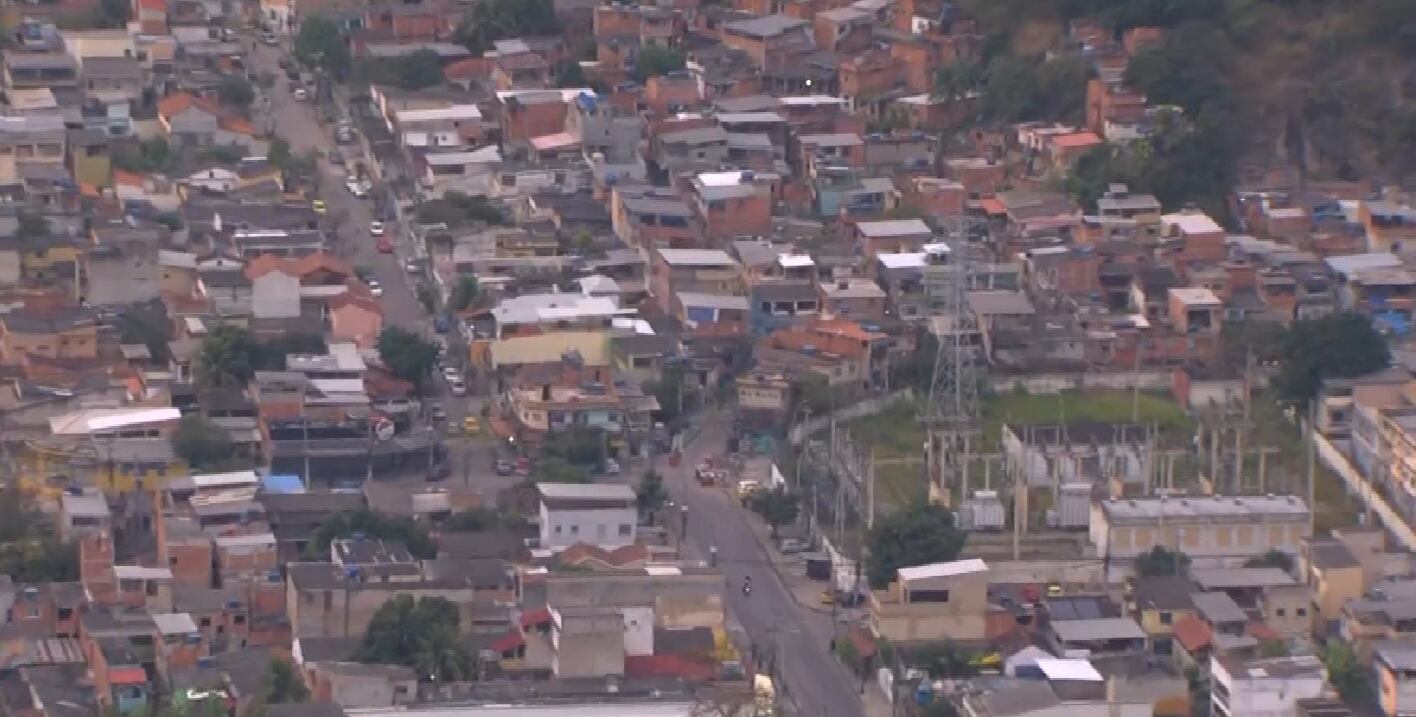 PM realiza operação contra o tráfico e serviços clandestinos em comunidade de Realengo, no Rio
