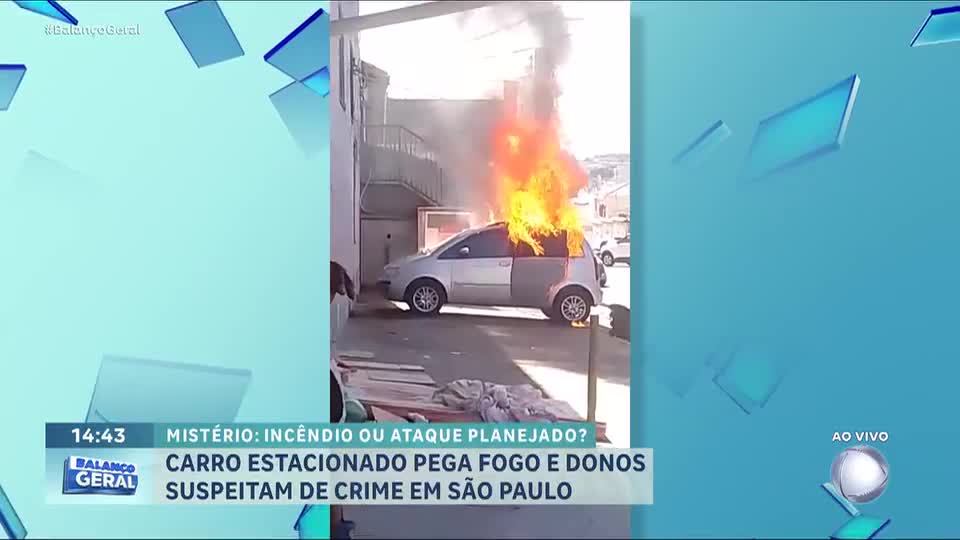 Carro estacionado pega fogo, e casal dono do veículo suspeita de incêndio criminoso