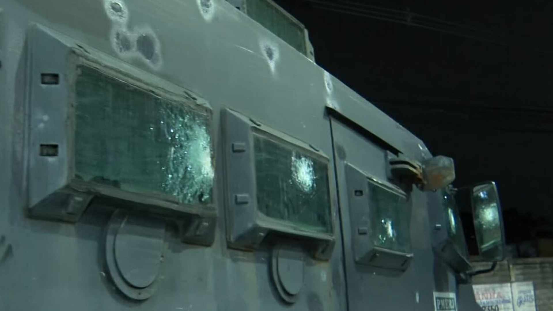Traficantes sequestram três ônibus e lançam granadas contra policiais no Complexo da Pedreira