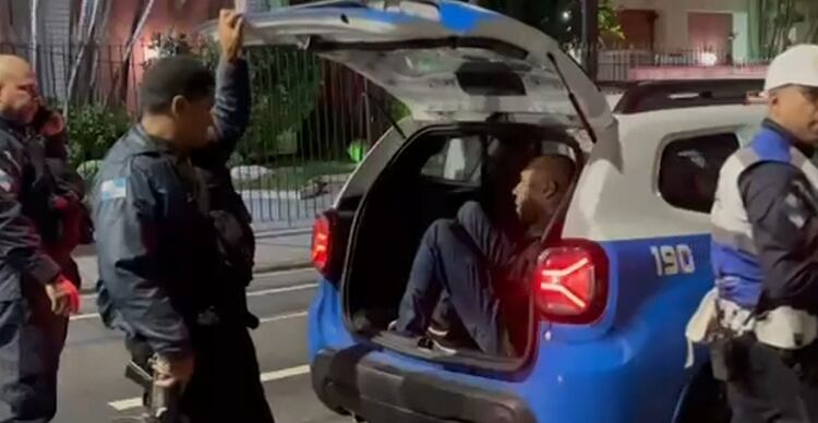 Homem é preso após se passar por policial durante operação da Lei Seca na zona norte do Rio