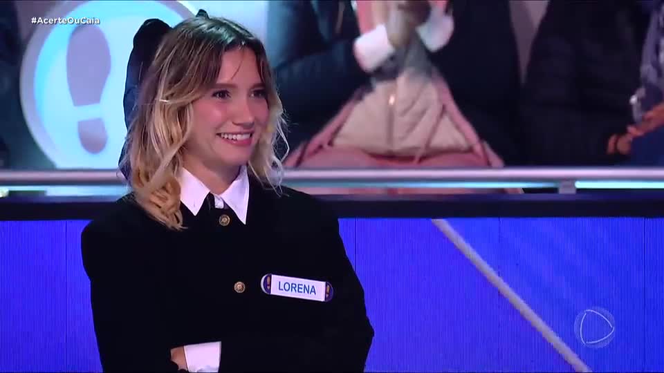 Lorena Comparato leva sogra para o Acerte ou Caia!, mas não escapa do buraco durante rodada especial