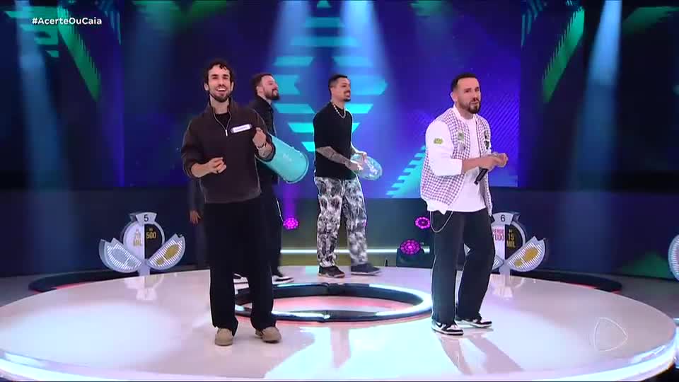 Gabriel Rocha, do hit 'Alô Virginia', perde duelo e canta com o Grupo Chocolate