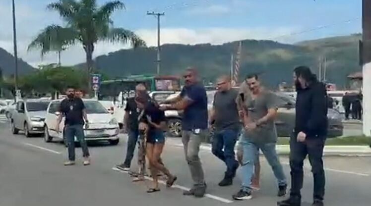 Quadrilha que vendia drogas em frente a escola pública é presa em Angra dos Reis (RJ)