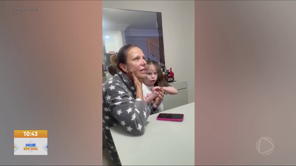 Mãe se emociona ao saber que filha de 12 anos encontrou um doador de rim