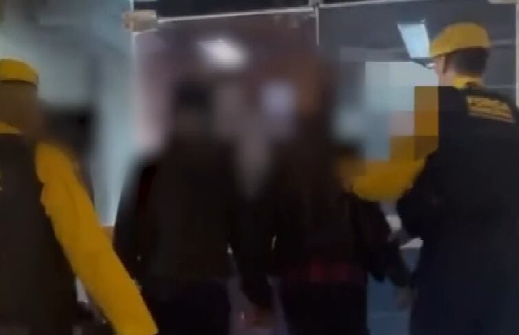 Força Municipal apreende réplica de arma com adolescentes na Barra da Tijuca, no Rio