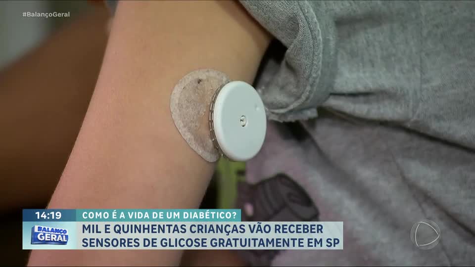 Sensores de glicose gratuitos melhoram vida de crianças com diabetes tipo 1 em SP