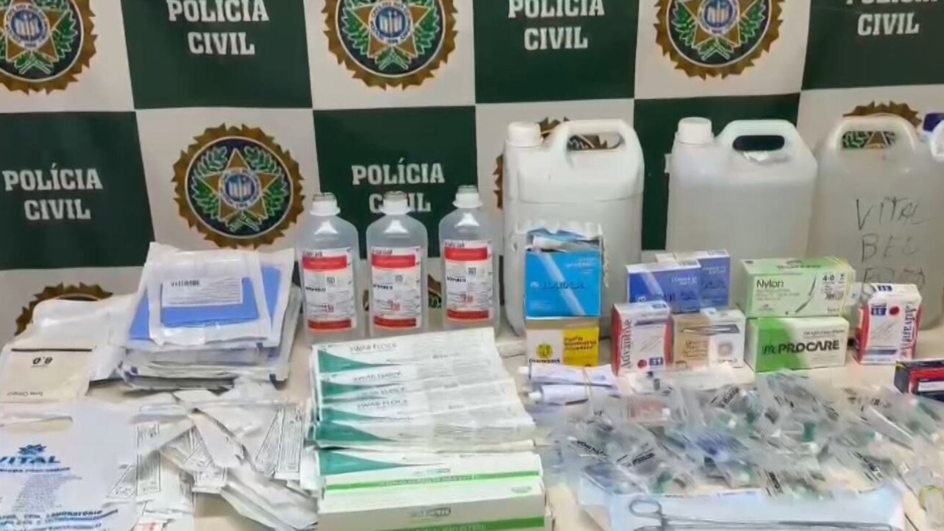 Duas mulheres são presas após administrar medicamento vencido em clínica de Belford Roxo