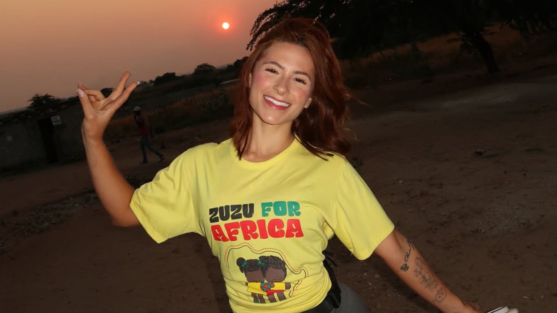 Ex-Fazenda recebe críticas por missão humanitária na África e posta vídeo chorando