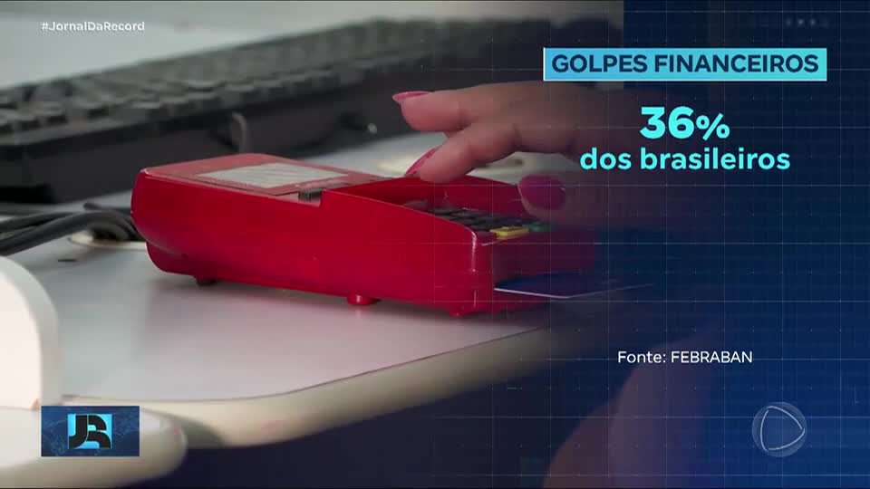 40% de clientes bancários já foram vítimas de fraudes com a troca de cartões, aponta Febraban