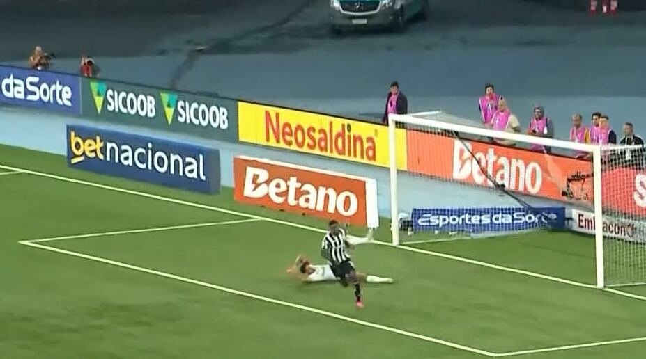 Botafogo vence Santos no Engenhão na volta do Campeonato Brasileiro