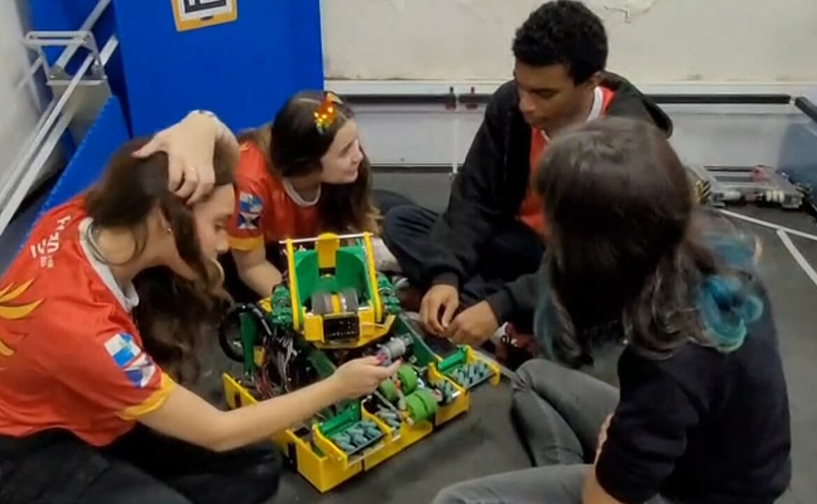 Equipe de robótica de São Gonçalo (RJ) representará o Brasil em competição nos EUA