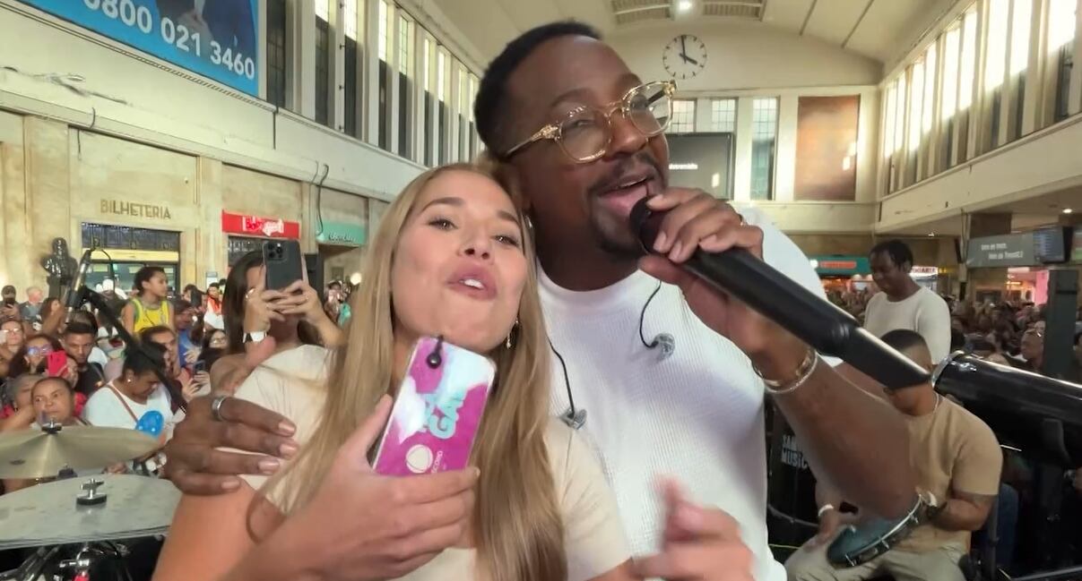 Gabi Marques vai pra galera durante show surpresa de Mumuzinho na Central do Brasil